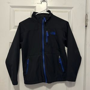 The North Face boys soft shell jacket. Size M 10-12
